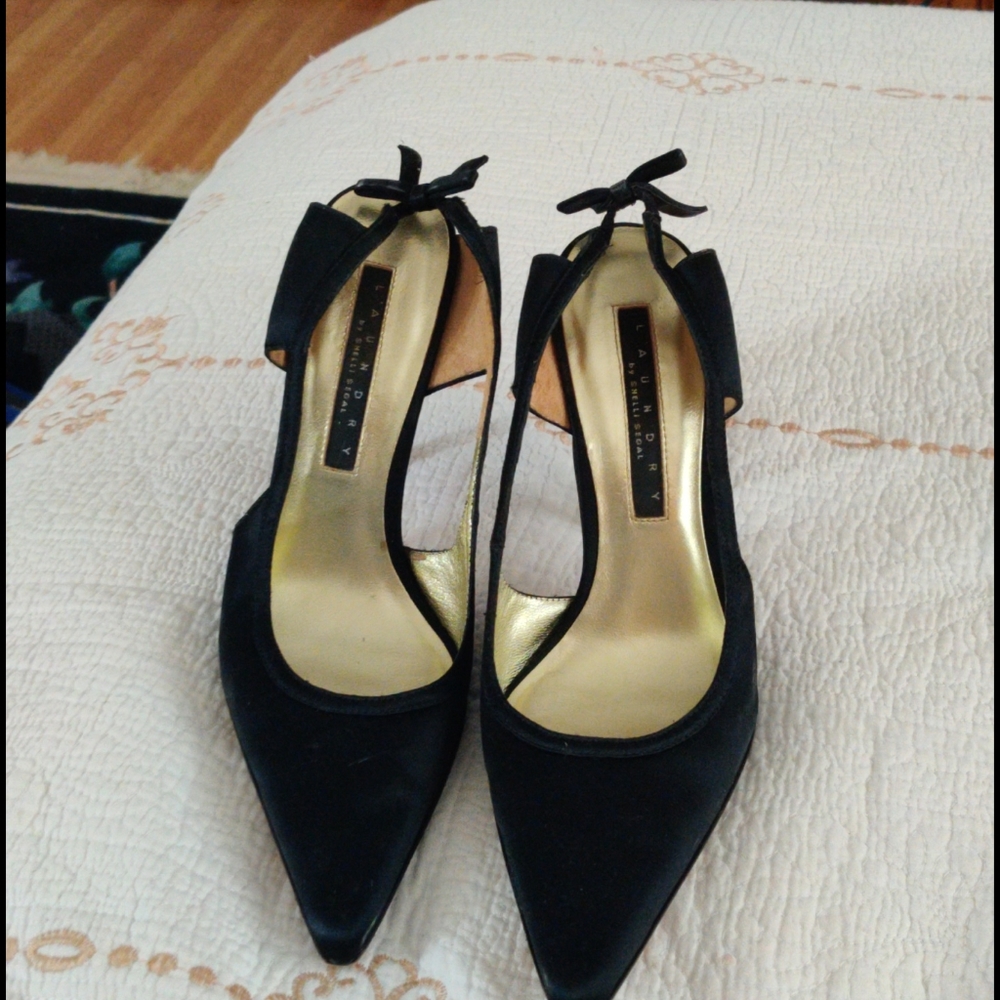 Laundry by Shelli Segal black heels